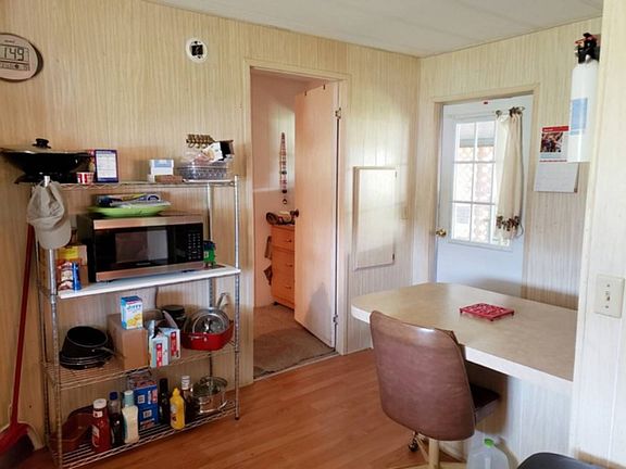 5th image of 16 Green Haven Ln E
