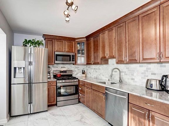 3rd image of 7624 Indian Hills Dr