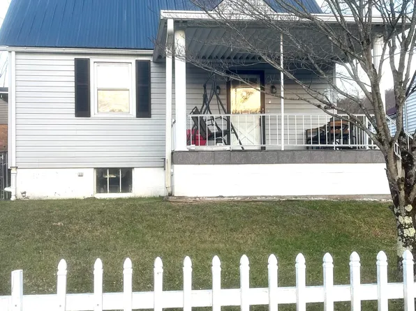 14 Church St, Charlton Heights, WV 25040