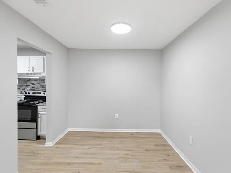 Englewood Apartments — Photo 9
