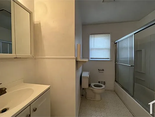 4406 Clarene Dr — Photo 2