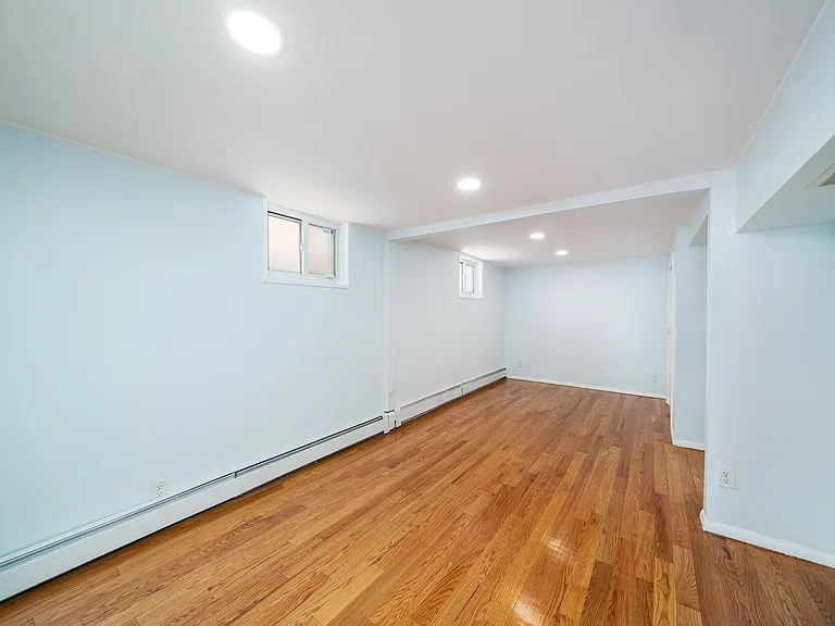618 21st St #1 — Photo 10