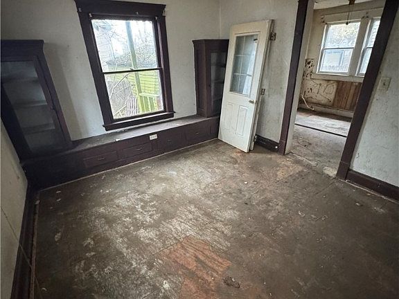 3rd image of 9805 Empire Ave