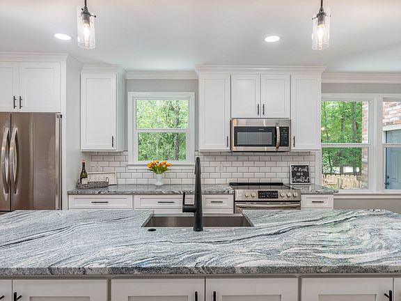 4th image of 101 Shellywood Ln