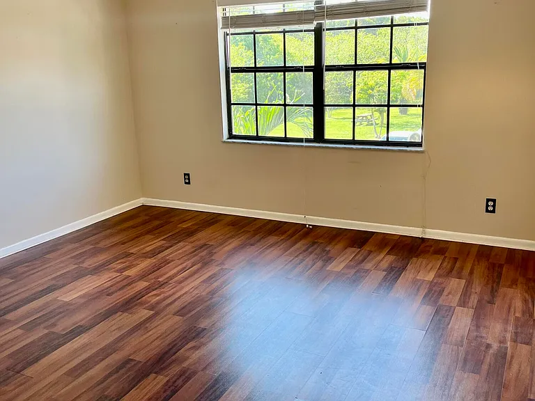 2470 SE Garden Ter #502 — Photo 4