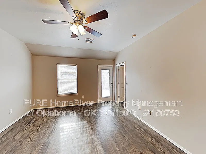 3 bed, 2.0 bath, 1450 sqft, $1,460 — Photo 2
