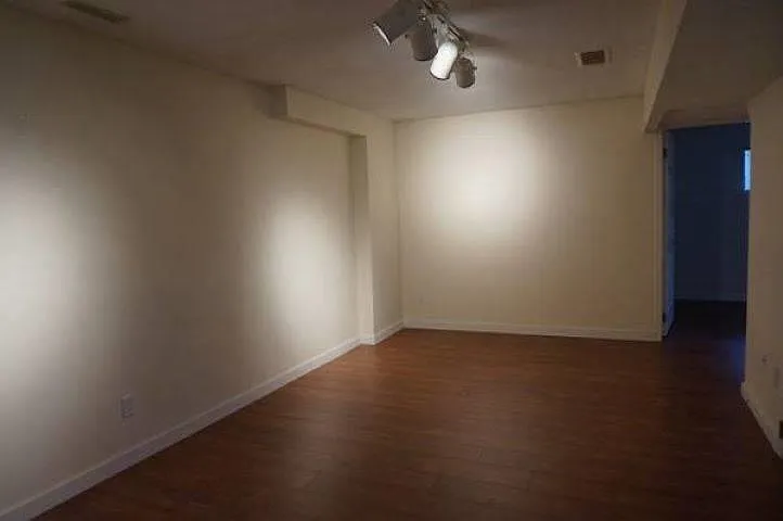 122 Linden Ct #LOWER — Photo 5
