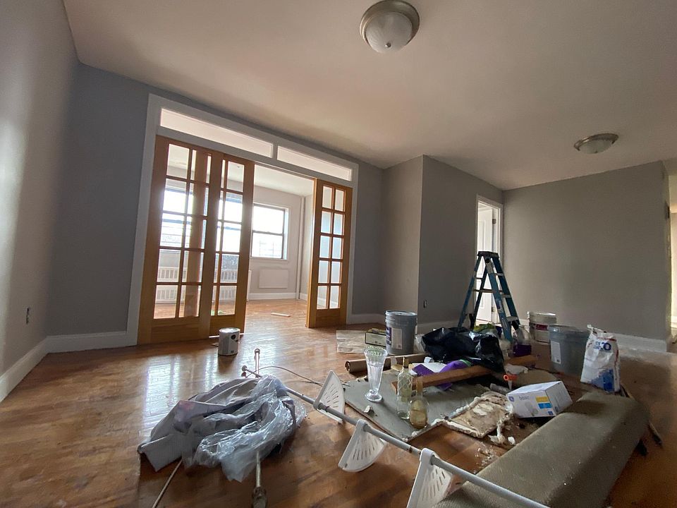 1st image of 105 Van Cortlandt Park Ave