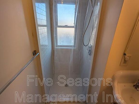 5th image of 465-467 Colchester Ave #3
