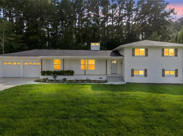 1412 Youngs Mill Rd, Greensboro, NC 27406