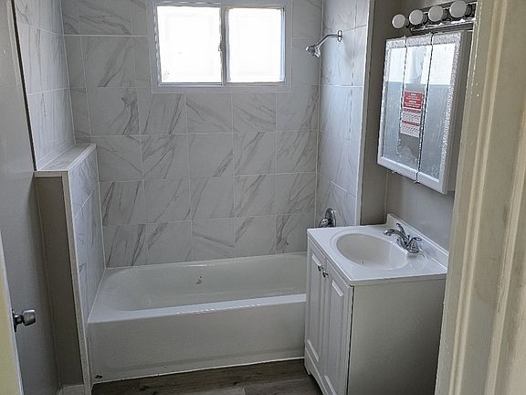 3rd image of 610 Acorn St #St1