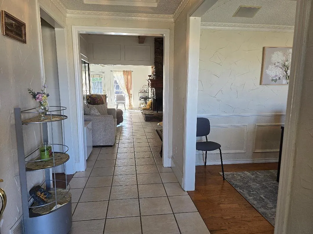 3 bed, 2235 sqft, $3,200 — Photo 3