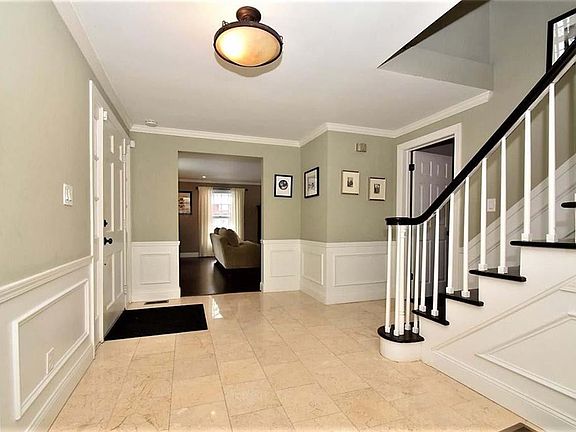 4th image of 62 Carriage Stone Dr