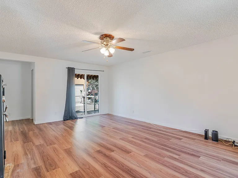13057 Gladstone Ave — Photo 12