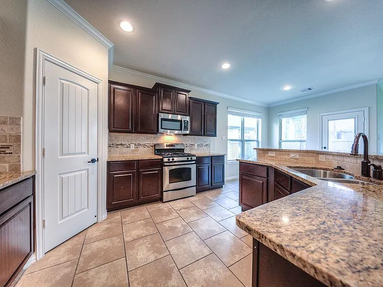 27 Sawbridge Cir — Photo 5