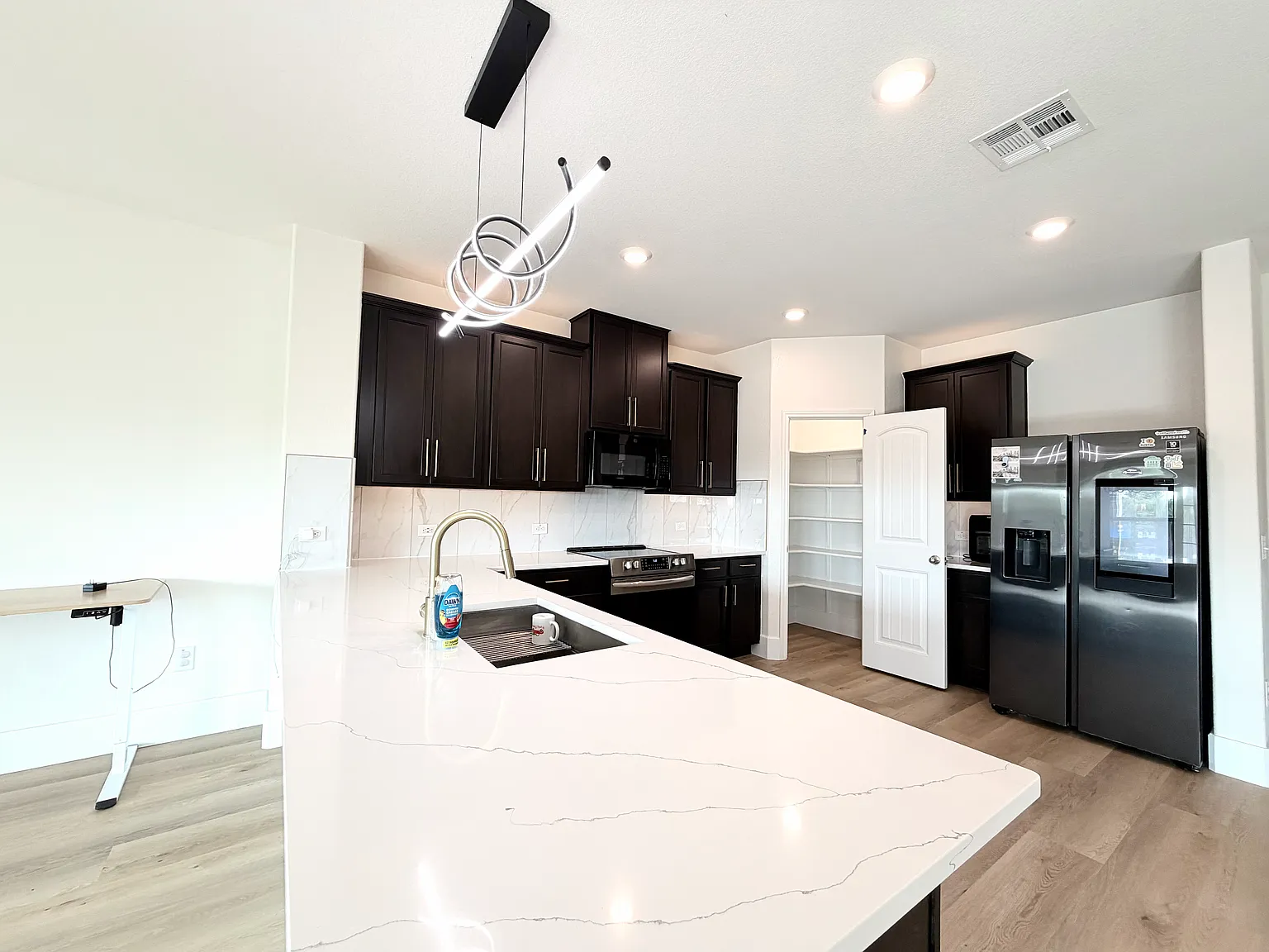 3 bed, 2.5 bath, 2497 sqft, $2,500 — Photo 3