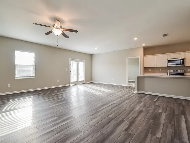 570 Knightsbridge Ln — Photo 4