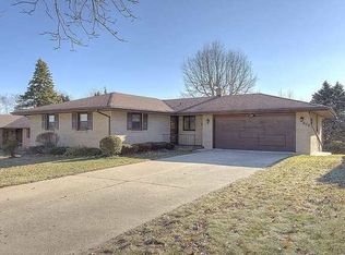 608 Parkside Dr, Rockford, IL 61108