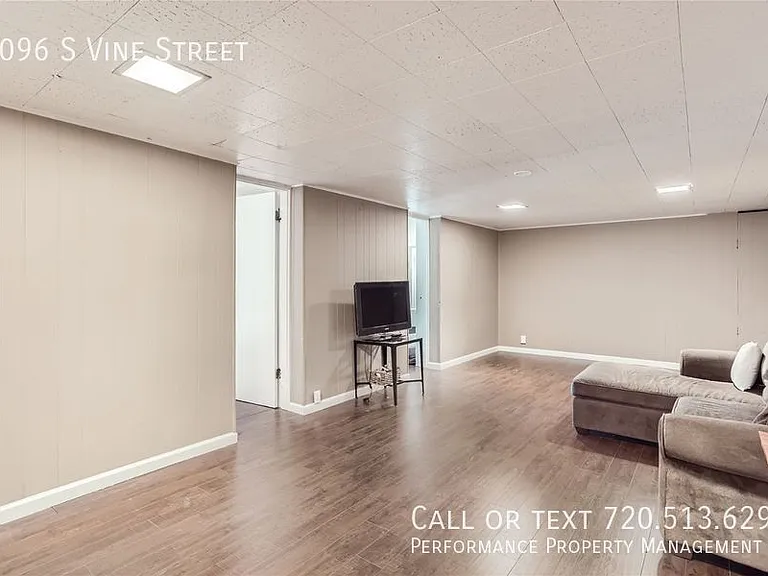 1096 S Vine St — Photo 17