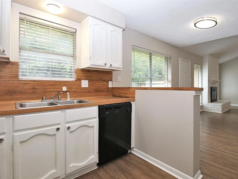 7814 Barnhill Dr — Photo 9