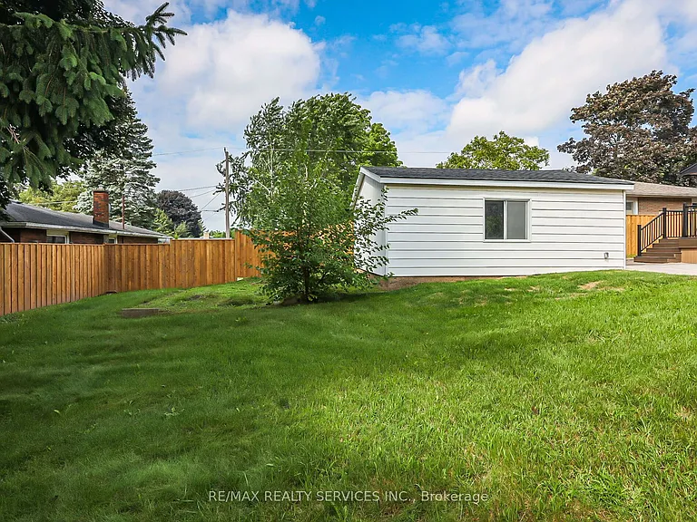 6364 Sherwood Rd — Photo 19