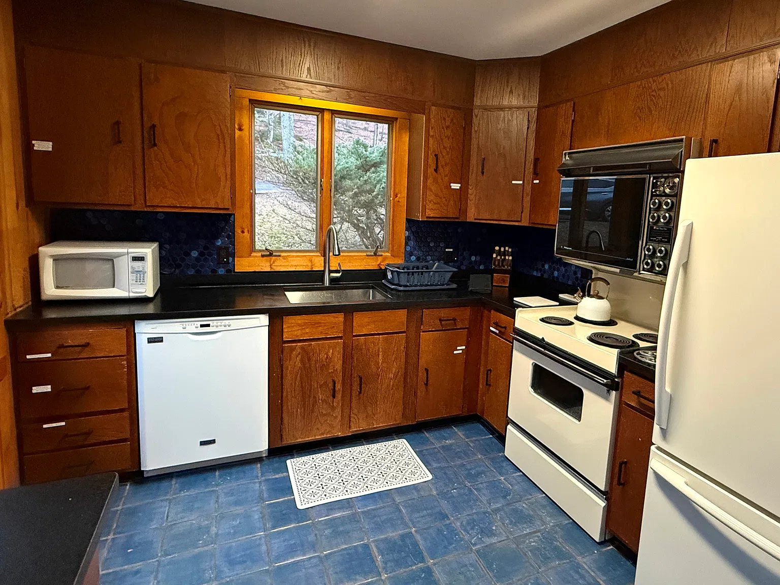3 bed, 2.5 bath, 1500 sqft, $2,150 — Photo 4