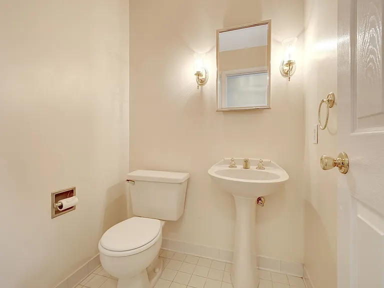 814 Autumn Breeze Ct — Photo 13