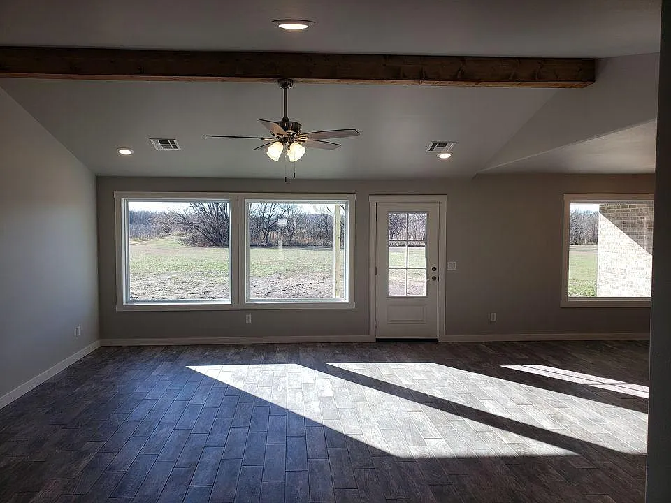4 bed, 2000 sqft, $2,300 — Photo 2