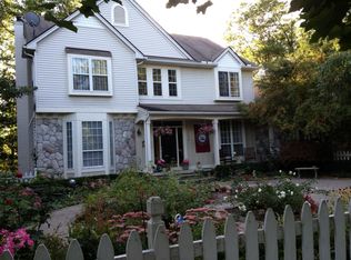 359 Timber Ridge Dr, Highland, MI 48357