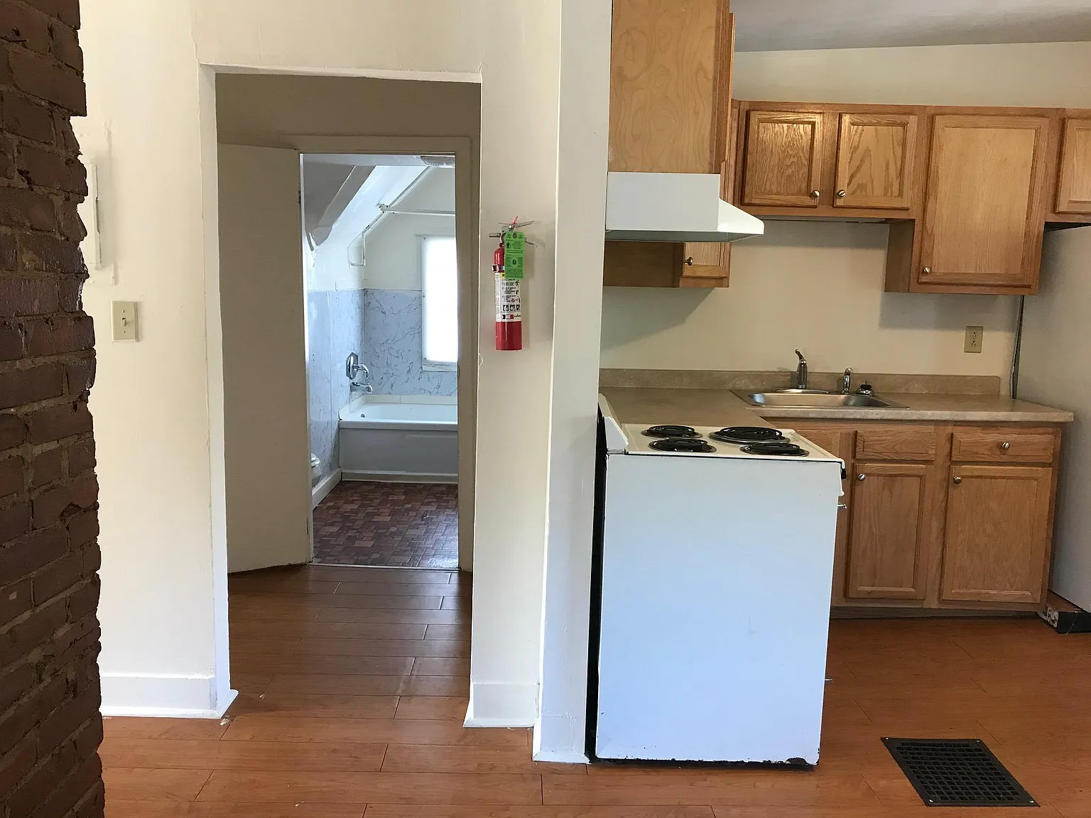 2 bed, 800 sqft, $2,200 — Photo 2