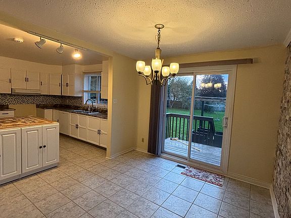 5th image of 1084 Eadie Rd