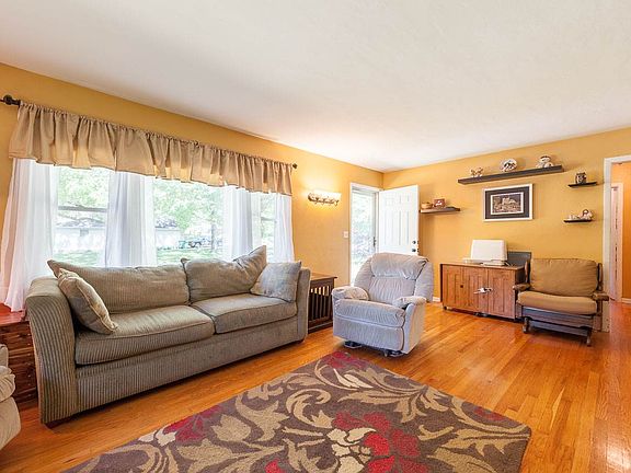 3rd image of 3801 S Sharon Dr