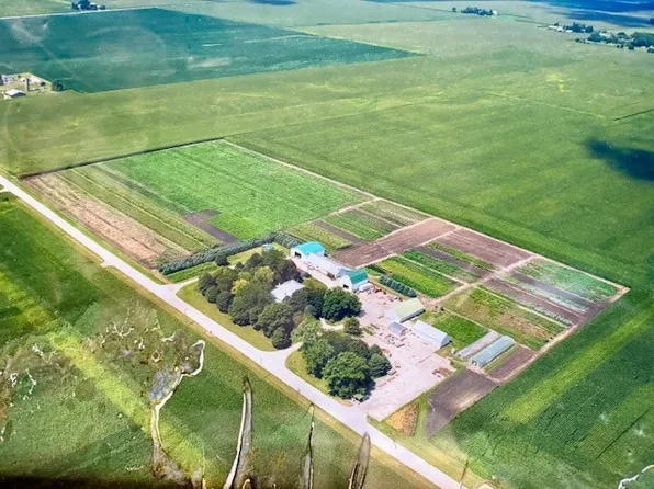 15555 McGirr Rd, Hinckley, IL 60520