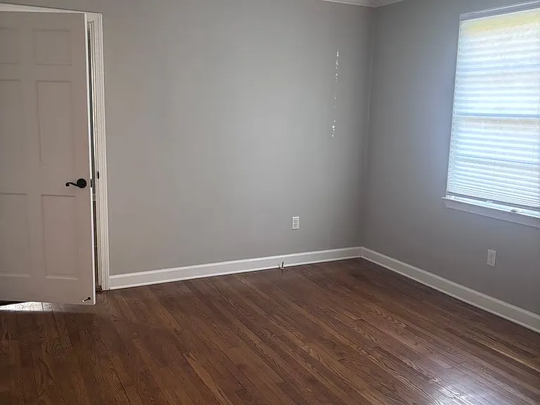 3172 Joffre Ave — Photo 10