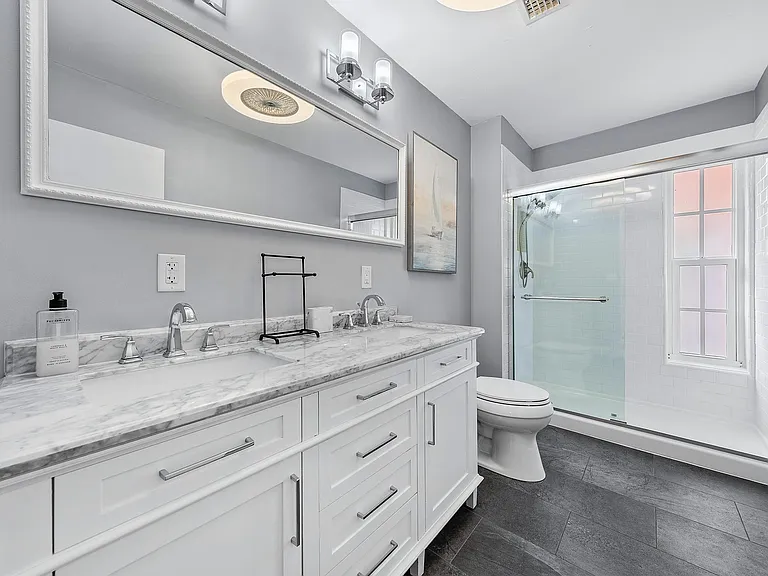 381 Zenith Ln — Photo 9