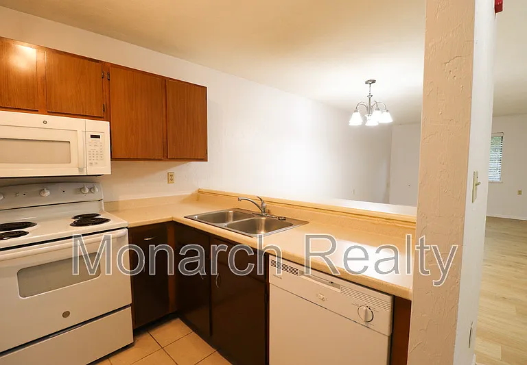 89 SE 16th Ave #101-P101 — Photo 10