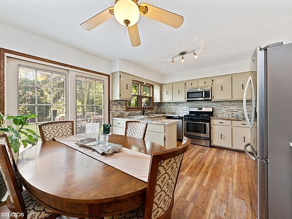4th image of 8837 Luna Ave