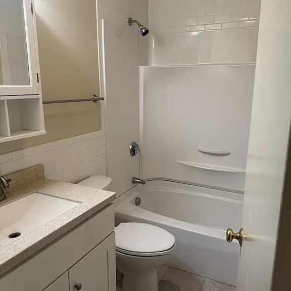 387 Adams St #8 — Photo 9