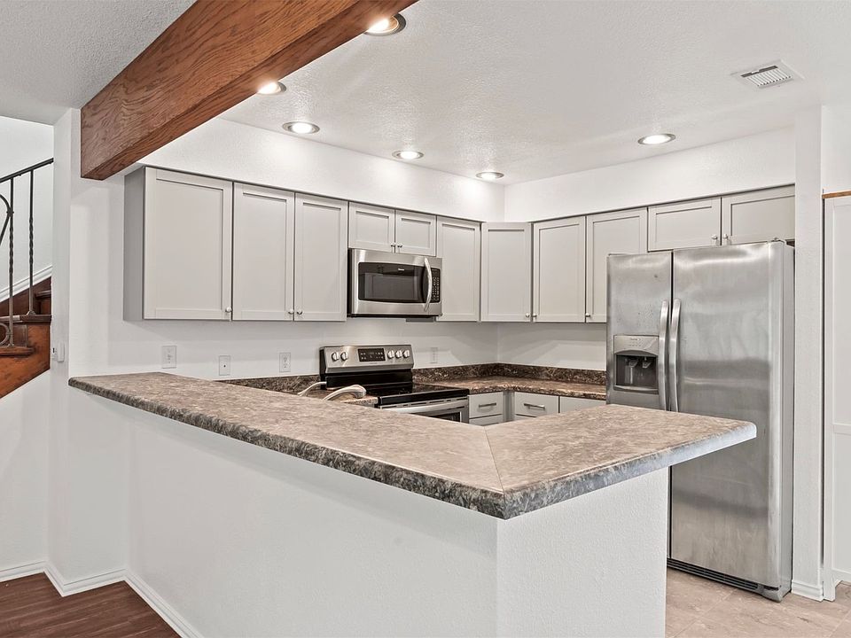 1st image of 921 Bradleys Bnd