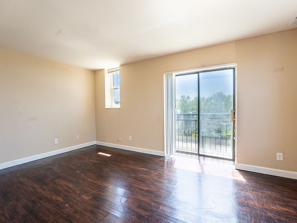 1st image of 5535 Pershing Ave #522