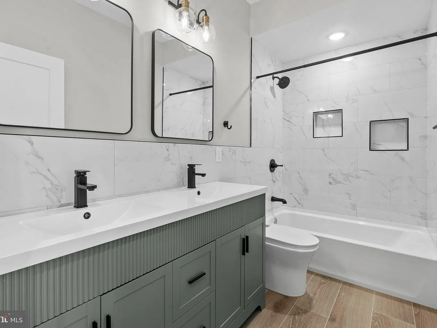 2 bed, 1.0 bath, 710 sqft, $1,800 — Photo 2