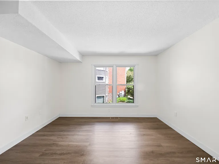 136 Maple Ave #B — Photo 5