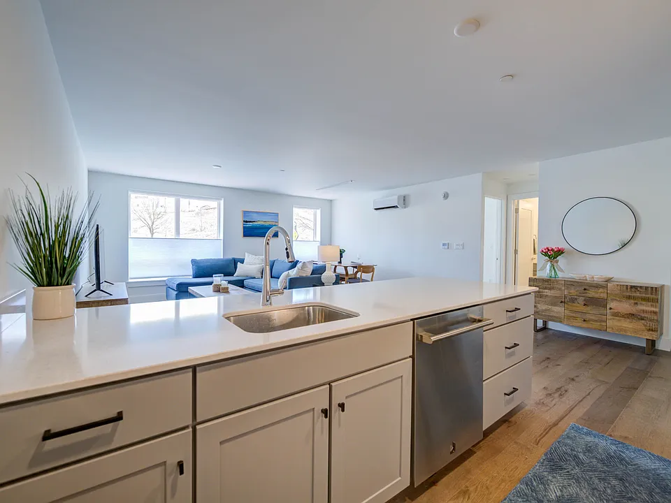218 Washington Ave #108