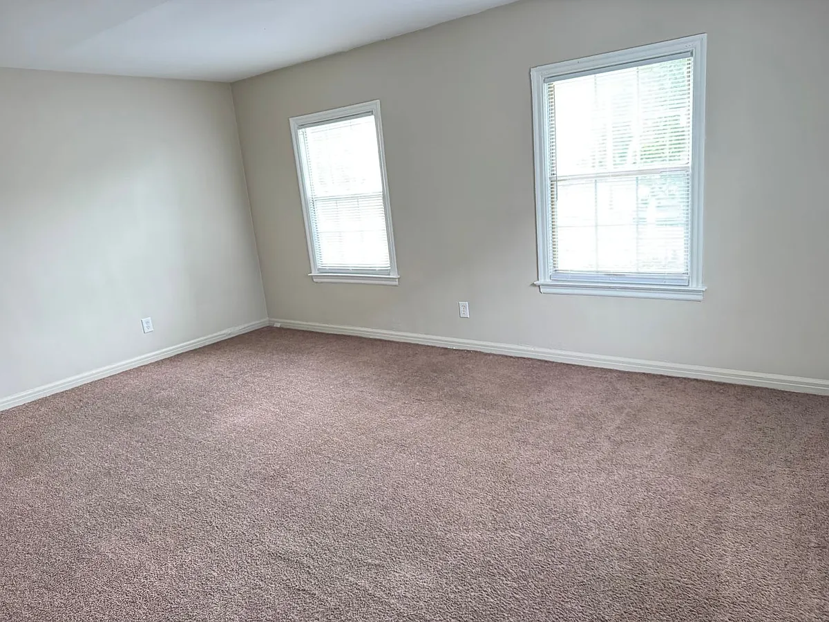Building Photo - 378 Roosevelt Ave #2-3