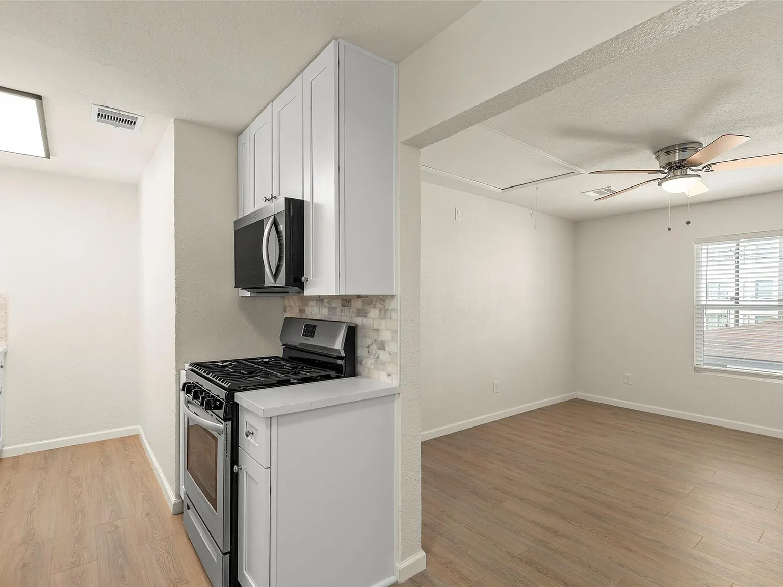 1 bed, 1.0 bath, $1,200 — Photo 2