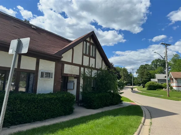 300 Lincoln Ave #2, Fox River Grove, IL 60021