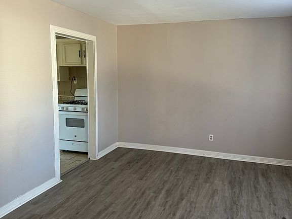 3rd image of 10121 Ventura Dr