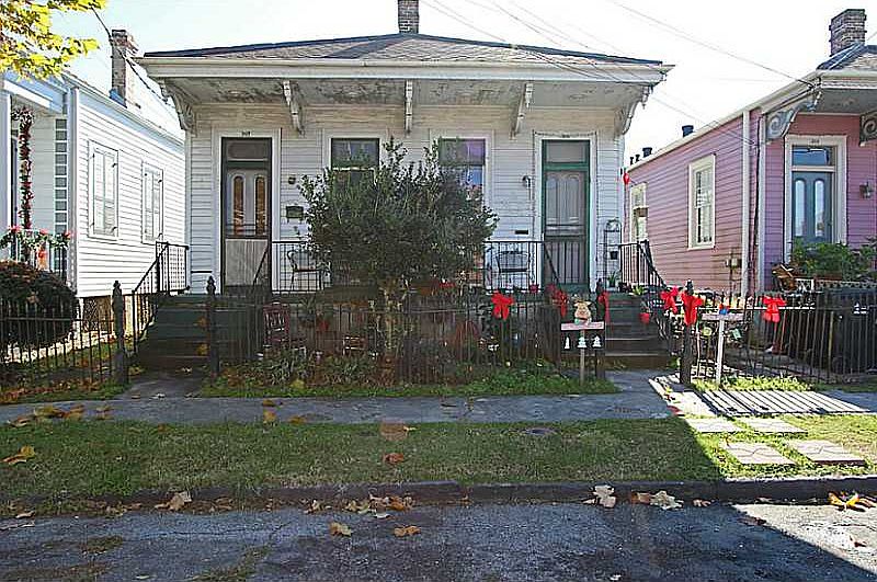 1st image of 305 Alix St