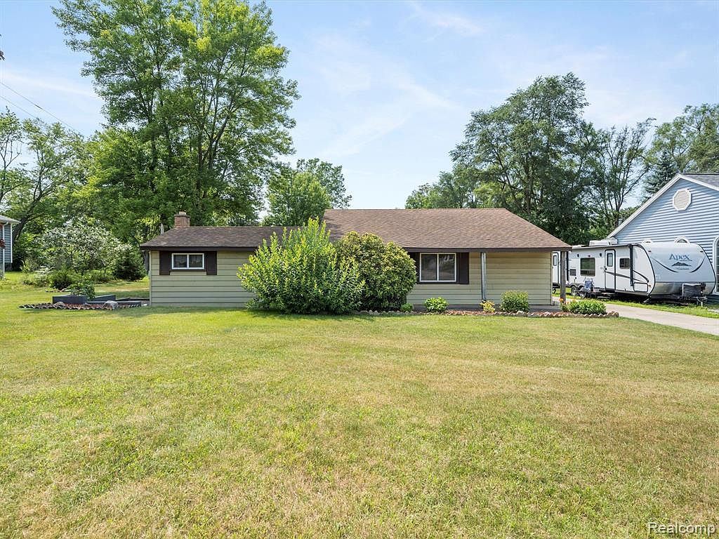 47877 Burton Dr Shelby Township MI 48317 Zillow