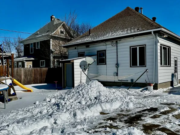 916 S 1st St, Aberdeen, SD 57401